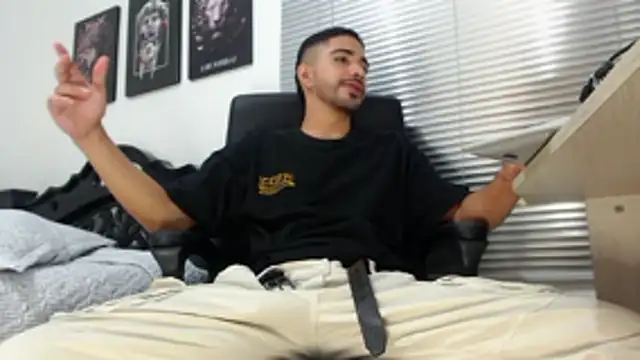 Kratoswolf online show from 04-14-26, 04:01