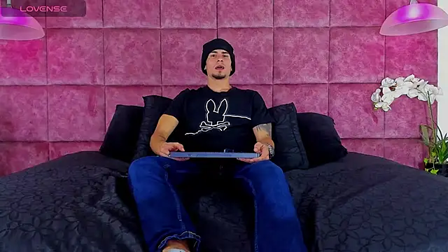 Snapshot of SharonTygaX chatting on 02-19-26, 04:20 SharonTygaX online show from 02-19-26, 04:20