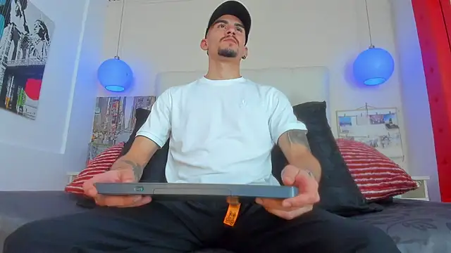 SharonTygaX online show from 04-12-26, 04:27