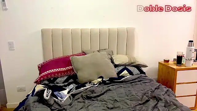 Snapshot of Doble_Dosis chatting on 02-21-26, 01:29 Doble Dosis online show from 02-21-26, 01:29