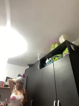 Snapshot of karla-hank chatting on 02-21-26, 02:19 karla-hank online show from 02-21-26, 02:19