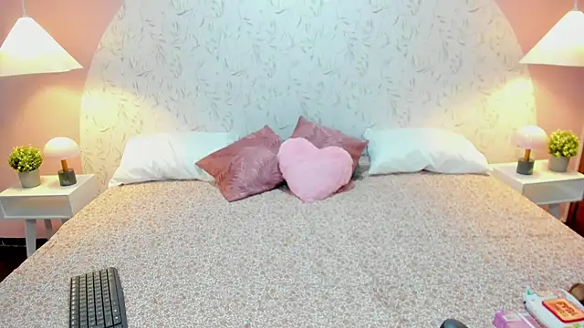 Snapshot of Angelie_Rosebrm chatting on 02-26-26, 12:43 Angelie Rosebrm online show from 02-26-26, 12:43