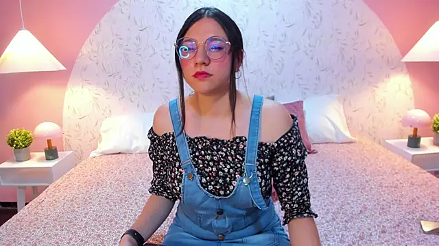 Snapshot of Angelie_Rosebrm chatting on 02-19-26, 01:13 Angelie Rosebrm online show from 02-19-26, 01:13