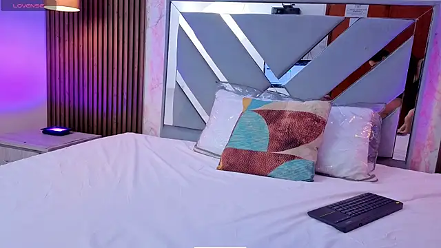 Snapshot of LittleeSara18 chatting on 02-25-26, 11:10 LittleeSara18 online show from 02-25-26, 11:10