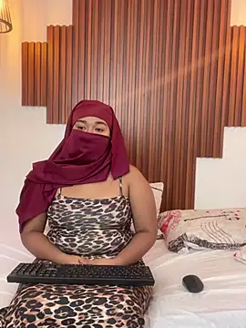 Snapshot of Desert_queens chatting on 03-03-26, 02:35 Desert queens online show from 03-03-26, 02:35