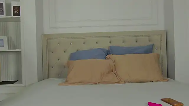 LynnAngel online show from 03-22-26, 04:30