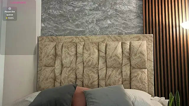 chloe bluee  online show from 06-27-26, 12:11