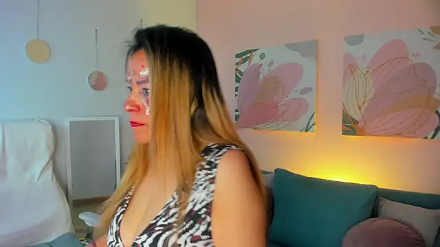 Snapshot of Ivonne_4 chatting on 04-23-26, 01:02 Ivonne 4 online show from 04-23-26, 01:02