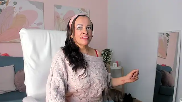 Ivonne 4 online show from 06-19-26, 01:28