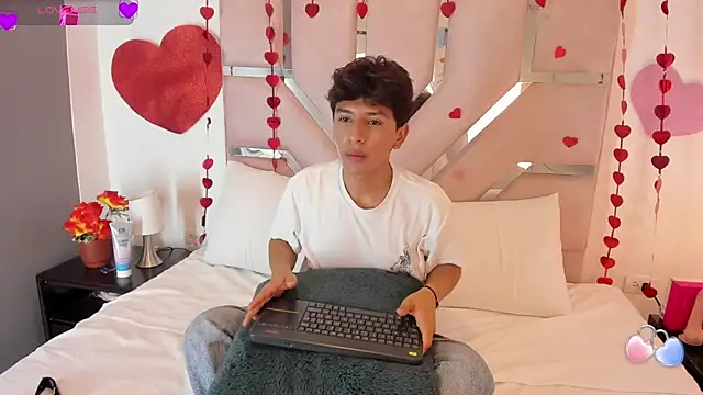 Angel Lux online show from 02-21-26, 05:48