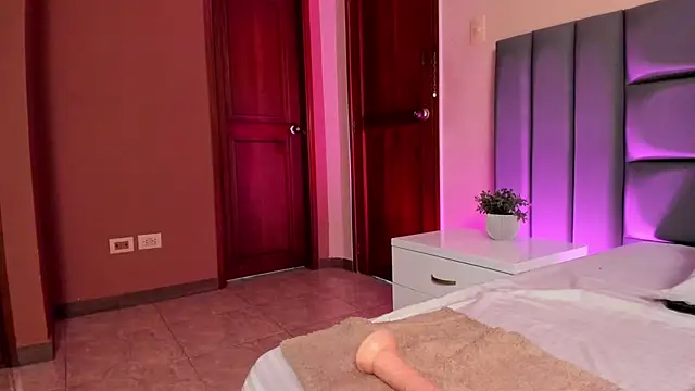 KatrionaNyx online show from 04-28-26, 02:27