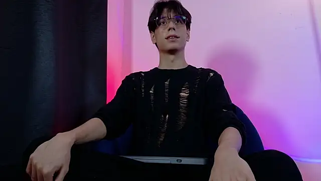 Snapshot of lui_x_dust chatting on 05-19-26, 03:35 lui x dust online show from 05-19-26, 03:35