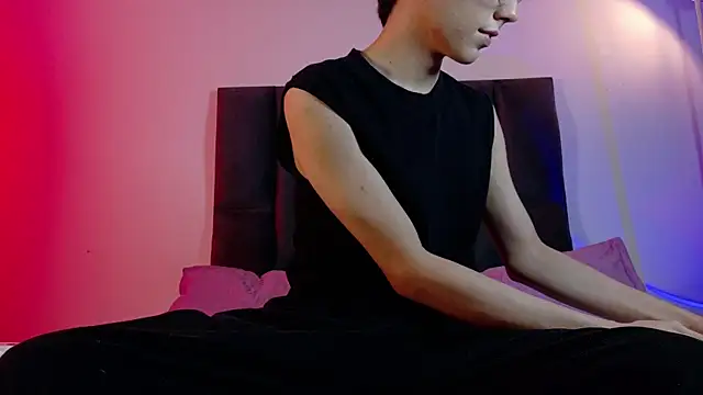 Snapshot of lui_x_dust chatting on 04-30-26, 03:57 lui x dust online show from 04-30-26, 03:57