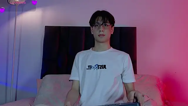 Snapshot of lui_x_dust chatting on 05-08-26, 03:32 lui x dust online show from 05-08-26, 03:32