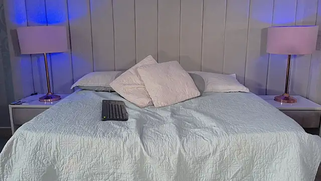Snapshot of Emily__Stef chatting on 06-03-26, 12:50 Emily Stef online show from 06-03-26, 12:50