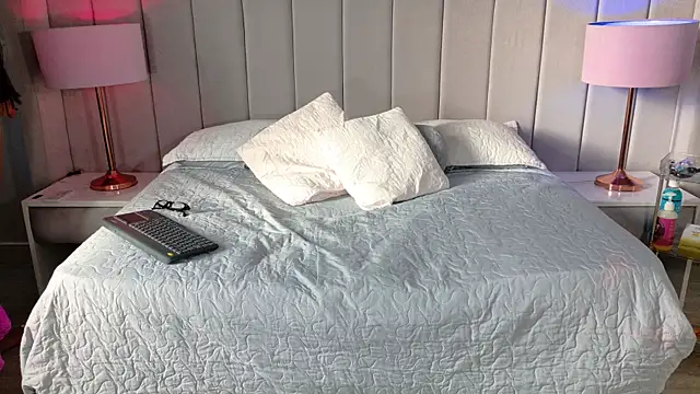 Snapshot of Emily__Stef chatting on 06-02-26, 11:43 Emily Stef online show from 06-02-26, 11:43