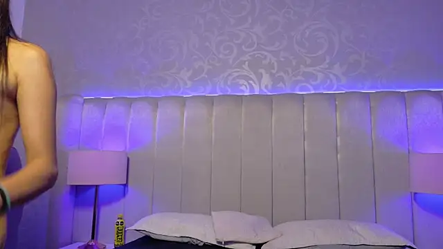Snapshot of Emily__Stef chatting on 07-03-26, 12:00 Emily Stef online show from 07-03-26, 12:00