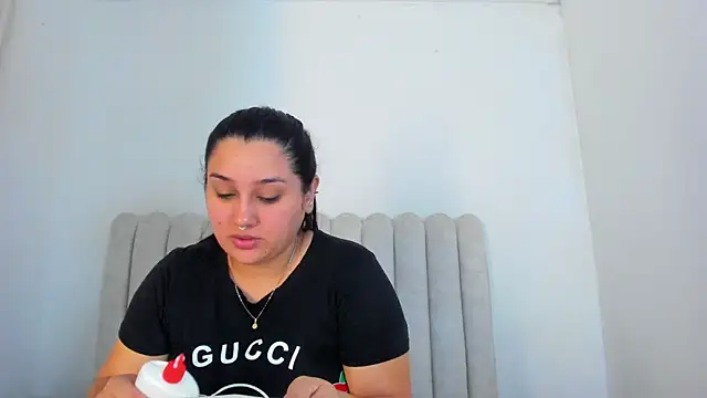MiaFoox   online show from 04-22-26, 02:13