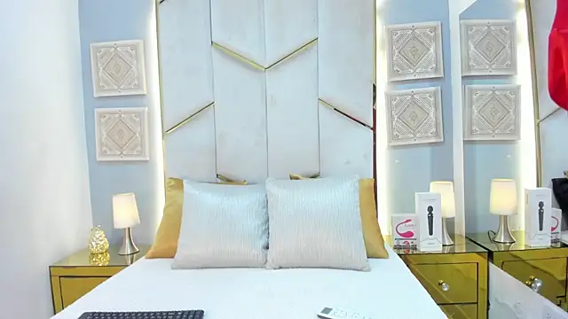 KarinaaCoxx online show from 04-04-26, 12:34