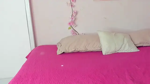 lilirousee online show from 04-19-26, 02:01
