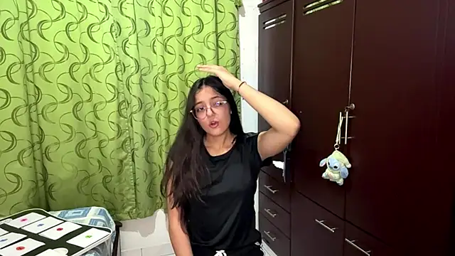 Snapshot of AnneliesePedaci chatting on 02-28-26, 02:44 AnneliesePedaci online show from 02-28-26, 02:44