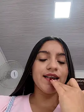 DulceCaroX online show from 06-16-26, 01:33