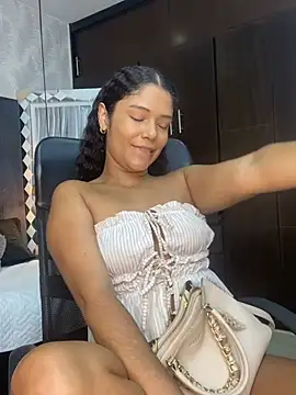 Miaafoxx   online show from 03-11-26, 07:30