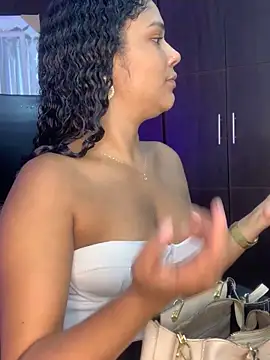 Miaafoxx   online show from 04-18-26, 07:51