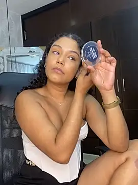 Miaafoxx   online show from 03-14-26, 07:42