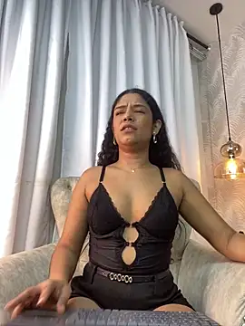 Miaafoxx   online show from 03-06-26, 07:42