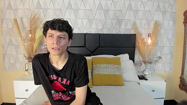 LeoFeniix online show from 03-10-26, 04:05