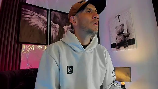 Milanwhite  online show from 02-25-26, 11:32