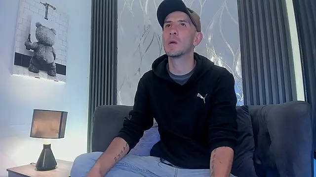 Milanwhite  online show from 02-20-26, 12:07