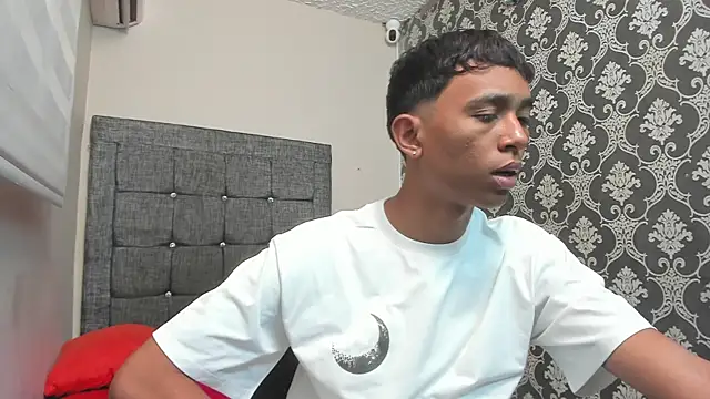 Little Twink19x online show from 03-06-26, 07:31