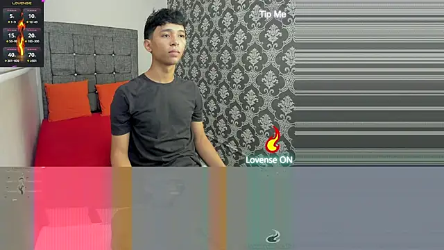 Snapshot of Little_Twink19x chatting on 06-10-26, 07:48 Little Twink19x online show from 06-10-26, 07:48