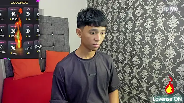 Snapshot of Little_Twink19x chatting on 06-06-26, 07:41 Little Twink19x online show from 06-06-26, 07:41