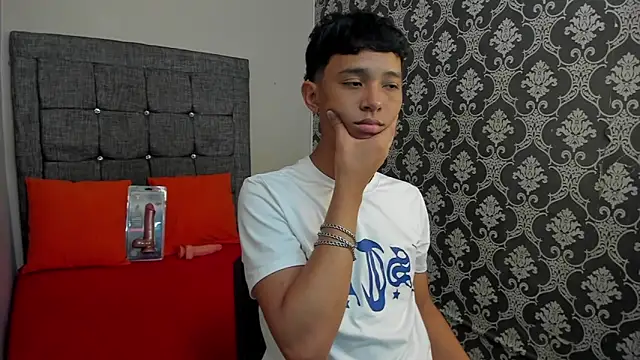 Snapshot of Little_Twink19x chatting on 06-03-26, 07:29 Little Twink19x online show from 06-03-26, 07:29