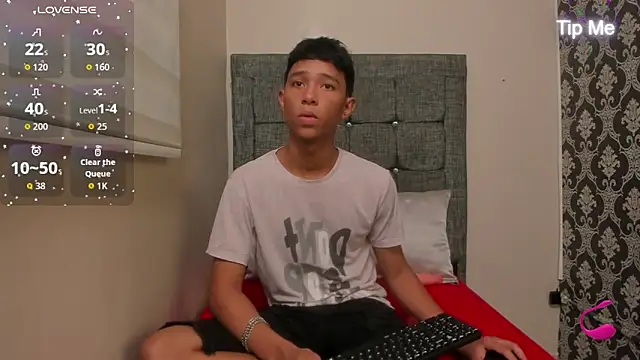 Little Twink19x online show from 05-05-26, 07:17