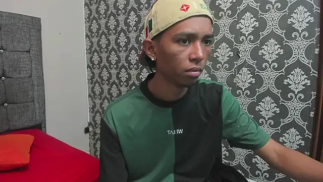 Snapshot of Little_Twink19x chatting on 02-25-26, 07:14 Little Twink19x online show from 02-25-26, 07:14