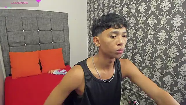 Snapshot of Little_Twink19x chatting on 06-18-26, 07:41 Little Twink19x online show from 06-18-26, 07:41