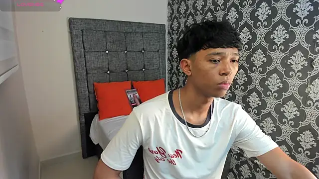 Snapshot of Little_Twink19x chatting on 07-10-26, 07:25 Little Twink19x online show from 07-10-26, 07:25