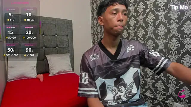 Little Twink19x online show from 04-30-26, 07:21