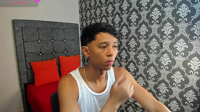 Snapshot of Little_Twink19x chatting on 07-05-26, 07:43 Little Twink19x online show from 07-05-26, 07:43