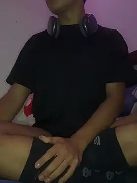 Snapshot of VixHot15 chatting on 02-20-26, 04:42 VixHot15 online show from 02-20-26, 04:42