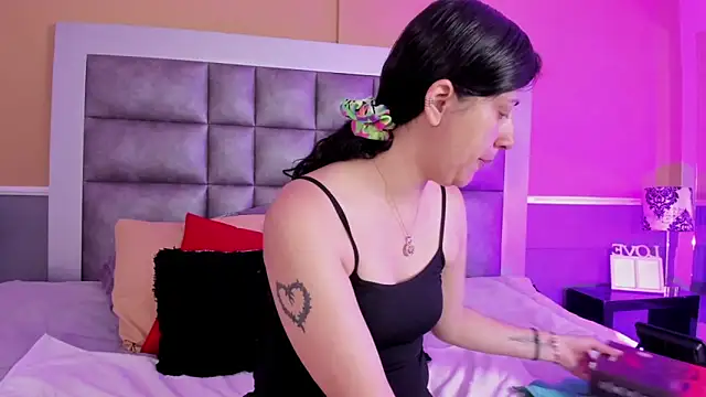 LunaDamasco online show from 03-18-26, 07:37