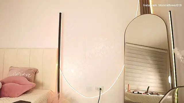 Snapshot of monicaflowerr chatting on 02-23-26, 07:14 monicaflowerr online show from 02-23-26, 07:14