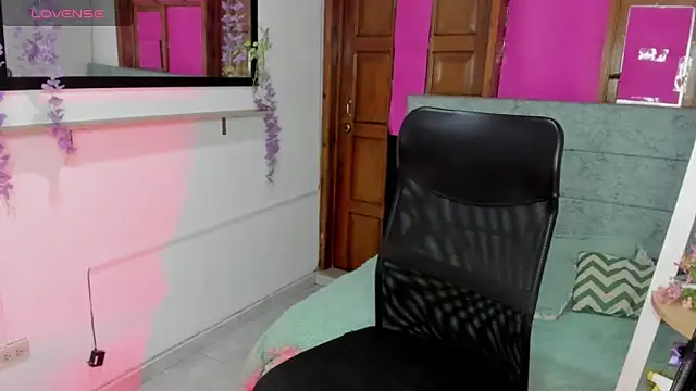 Aysha winxs online show from 06-06-26, 03:23