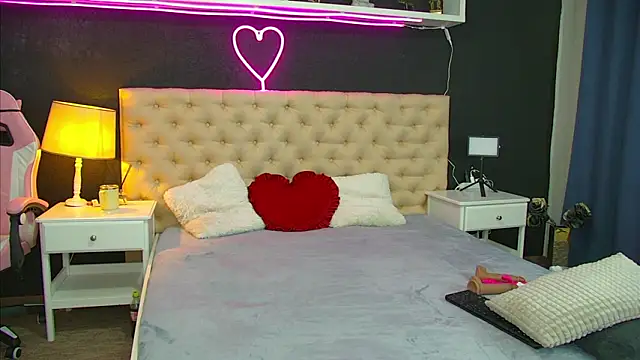 AuraMIlf online show from 03-20-26, 03:46