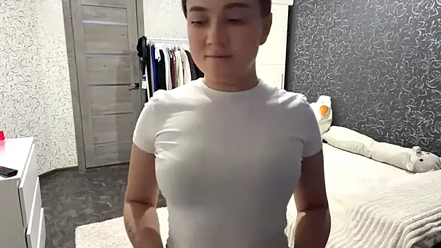 JoycelynUrion online show from 04-02-26, 12:01