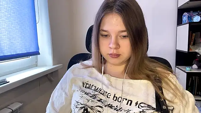 TomikoPfau online show from 03-25-26, 07:41